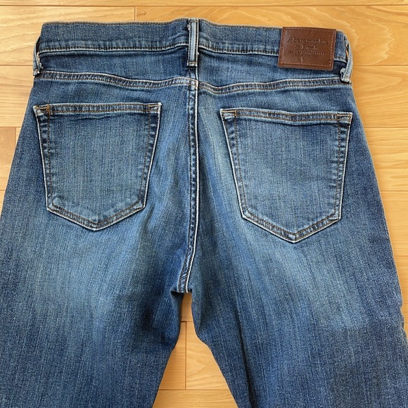 Mens Abercrombie and Fitch jeans. - Picture 3 of 5